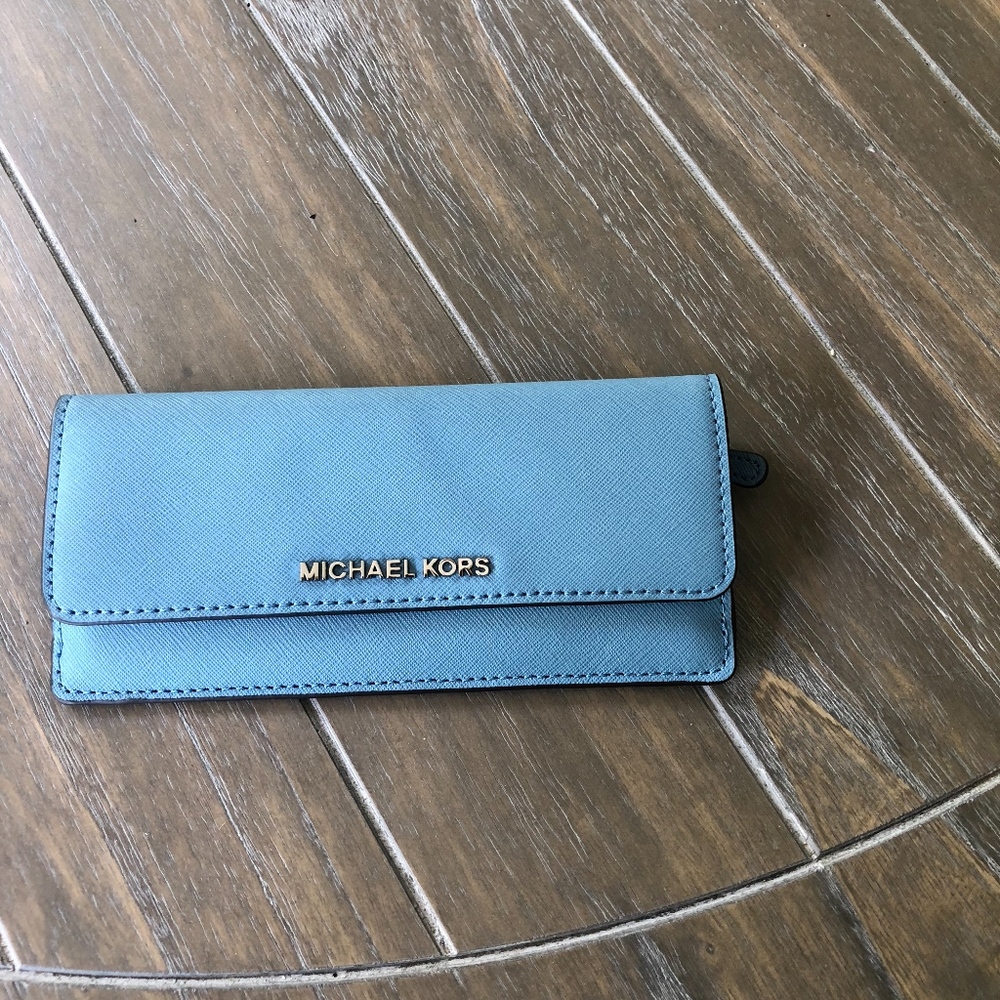 LAST ONE! Michael Kors Jet Set Sky Blue Wallet - Picture 5 of 5